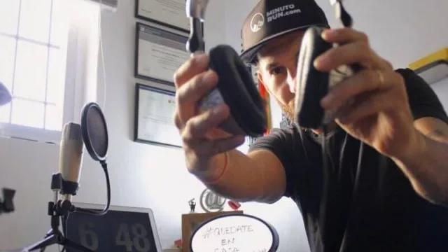 Una propuesta diferente: Zelaya transmite con formato radial en IG