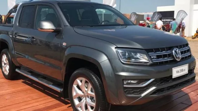 Duelo de automotrices en Expoagro (las marcas pusieron todos sus modelos en cancha)