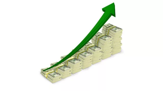 El dólar blue da marcha atrás tras tocar el récord de $ 350