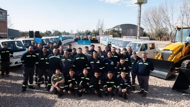 Trucksmen entregó camiones utilitarios a Aguas Mendocinas