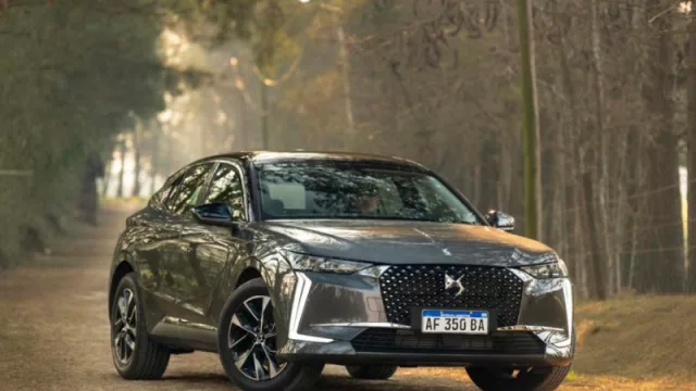 El nuevo DS 4 se presenta con detalles de lujo y estos precios