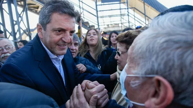 Massa, en la inauguración de la Estación Grand Bourg: “Traemos soluciones para los pasajeros”