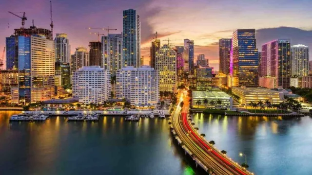 Miami, la nueva isla Ellis (¿por qué tantos hispanos eligen USA para radicarse?)
