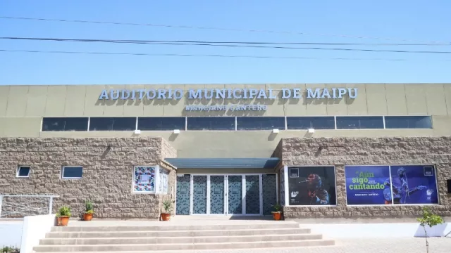 Maipú inauguró un auditorio que honra a Marciano Cantero