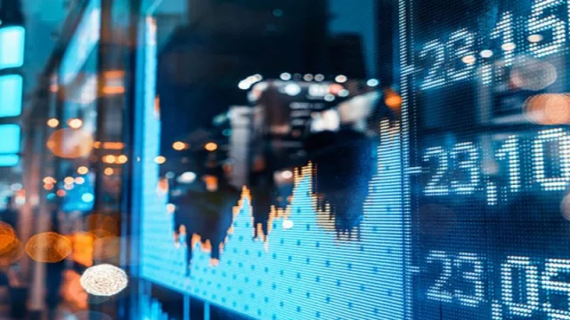 Acciones tocan máximos y los bonos siguen su rally, con caída del riesgo país