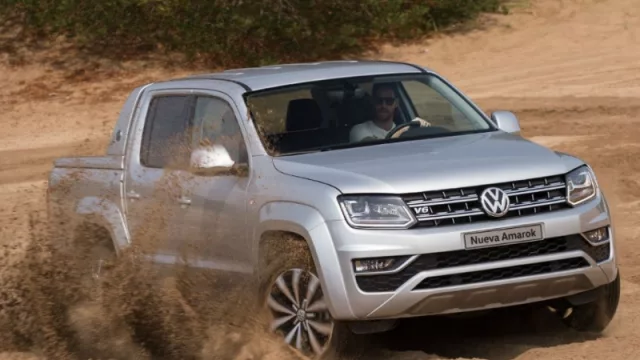 VW Amarok comenzó liderando entre pick-ups sobre Hilux y Ranger