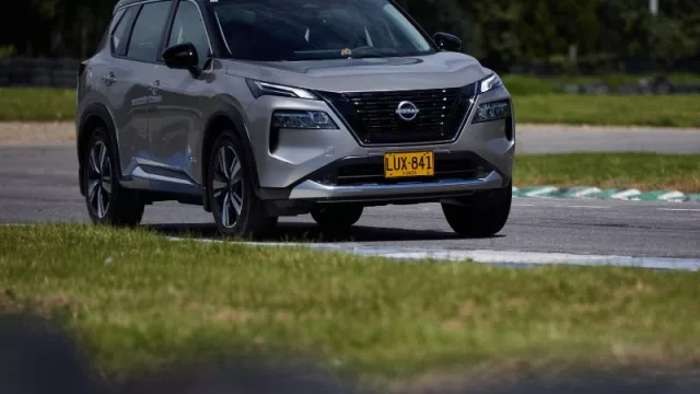Aprender a manejar de nuevo para ser más eficiente: ¿Cómo es la nueva Nissan X-Trail que llegará a Uruguay este año?