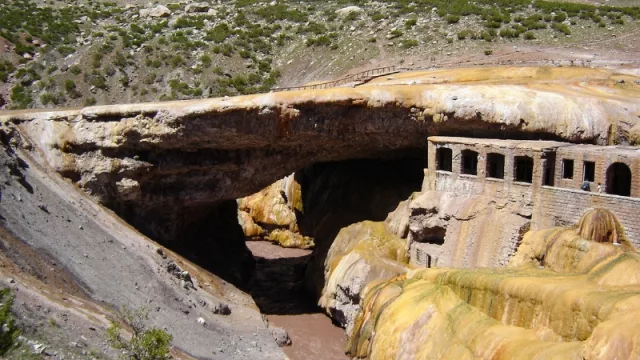 Puente del Inca, con riesgo de caer en la grieta partidaria