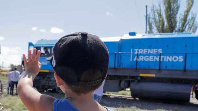 Llega la conexión férrea entre Mendoza y Buenos Aires (la tan esperada llegada del ferrocarril)