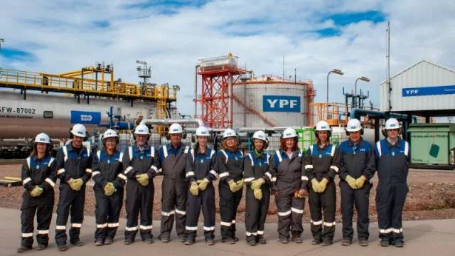 Una comitiva de diputados nacionales visitó la planta de YPF de Vaca Muerta