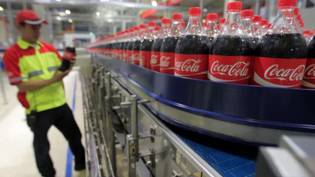 Sigue el conflicto gremial con una embotelladora de Coca-Cola y amenaza con provocar faltantes en góndolas