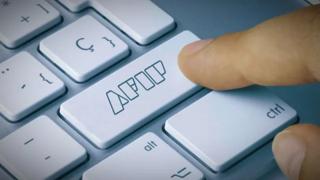 La recaudación cayó 5,5% en mayo, a pesar de contar con el dolar soja