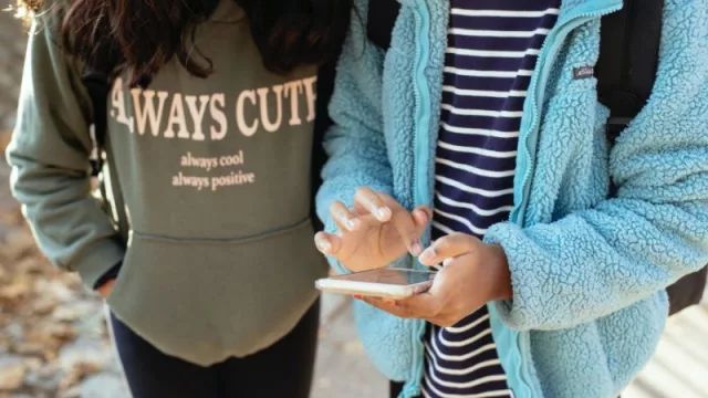 Adolescentes menores de edad podrán tener una cuenta digital en Mercado Pago para inversiones