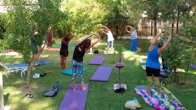 Yoga de a dos: una práctica con múltiples beneficios y en una clase gratis