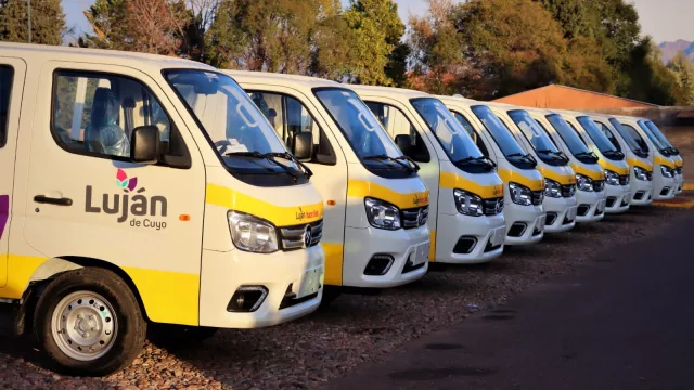 Tucksmen entregó camiones utilitarios a Luján (para contribuir a las necesidades de infraestructura y mantenimiento de la comunidad)