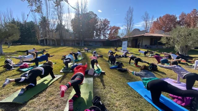 Yoga por los Caminos del Vino celebró el Día Internacional del Yoga en Finca Flichman