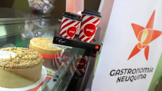 Heladerías Piré se viste de dorado: la emblemática heladería de la ciudad recibió el Sello de Distinción de la Gastronomía Neuquina