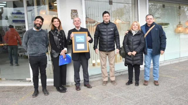 Gotlip, comercio histórico de la ciudad de Neuquén, recibe reconocimiento por sus 90 años de trayectoria