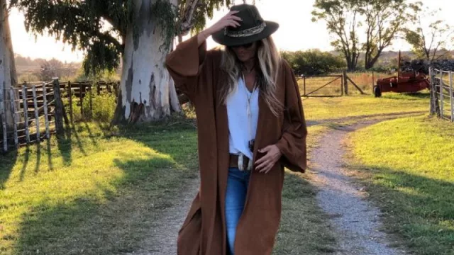 Más accesorios y sombreros, un espacio exclusivo y único de moda, tendencias, glamour y estilo