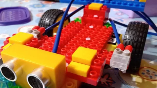 Una vueltita por la infancia: la escuela de robótica Probot School alienta la construcción de robots con Rastis