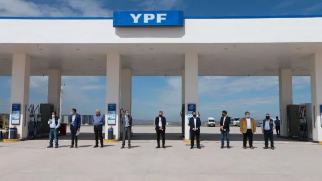 YPF inaugura nueva estación de servicio en el Distrito Industrial Río Neuquén (consolidando su presencia en la región energética)