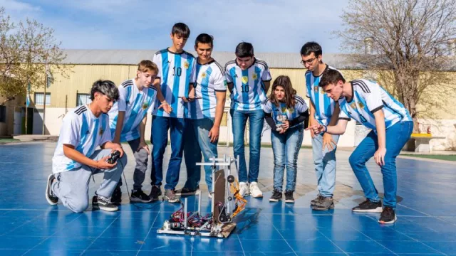 Por la cuarta estrella: mendocinos en la Selección Argentina de Robótica (competirán en el Mundial  The 2023 First Global Challenge)
