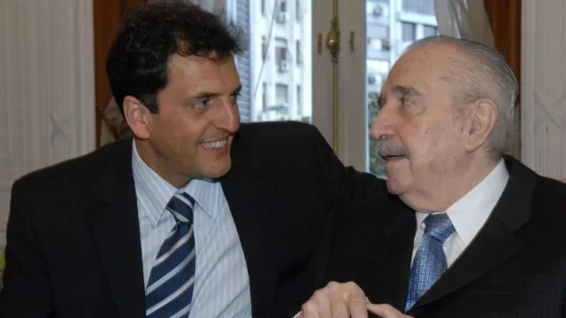 Unidad y Alfonsín, los ejes del reconocimiento de Massa por los 40 años de democracia