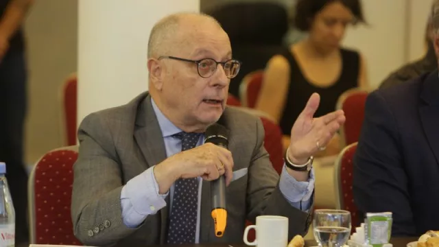 Mendoza expresó la necesidad de unificar criterios con Chile para agilizar el paso Cristo Redentor