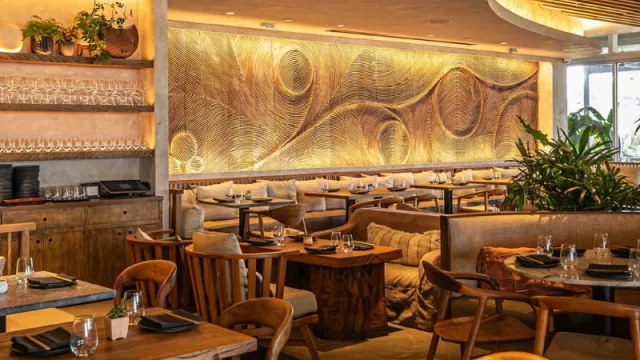 Los restaurantes más cool para la semana del amor: hoy, MILA (exquisita fusión Mediterránea-Asiática en lo más alto de Miami)