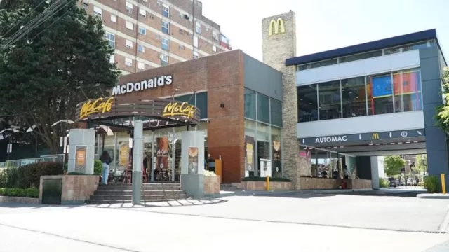 Arcos Dorados y PCR firman convenio para promover la energía renovable en McDonald's Argentina