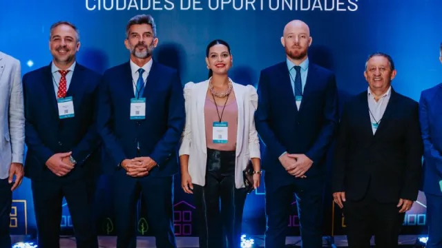 ¿Cuáles son los jefes comunales que estuvieron en la Noche de los Intendentes en Córdoba?