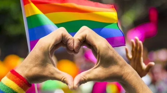 Promoviendo la Inclusión LGBTQ+ a través de la Gestión de Personas y Prácticas de Diversidad