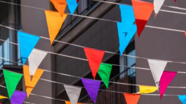 eBooking.com destaca las 7 mejores fiestas regionales que se celebran en España este mes (Galicia, en la lista gracias a la Romería Vikinga de Catoira)