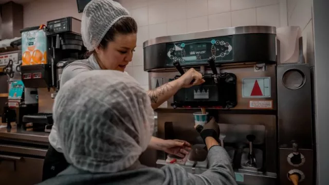 McDonald’s celebra una década de Puertas Abiertas (el recorrido por sus cocinas que inspira por la calidad)