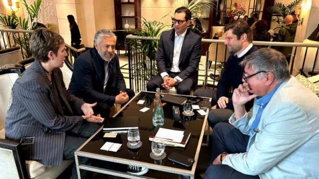 Mendoza en Londres: reunión con dos empresas financieras multinacionales que buscan operar en el país