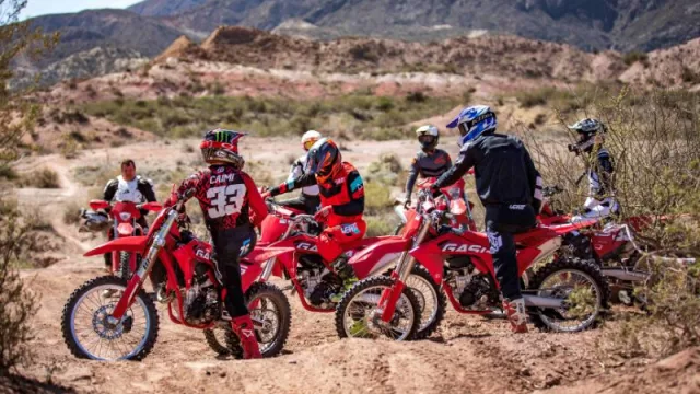 La adrenalina de GasGas invadió Mendoza con las versiones 2024 de las motocicletas offroad EC 250F y MC 250F