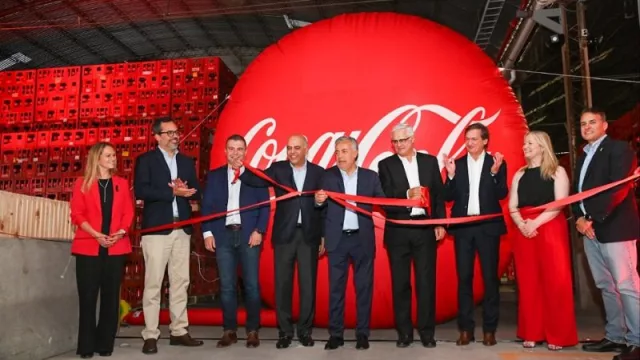 Coca Cola inauguró su nueva planta en Mendoza (y vuelve a fabricar envases retornables luego de 20 años)