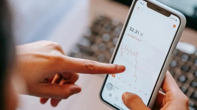 6 de cada 10 personas piensan que para invertir no se necesita un asesor financiero