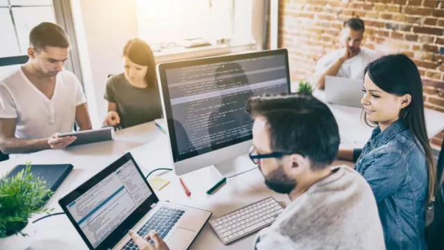 Desafío generacional: la integración de la Generación Z y los Baby Boomers en el lugar de trabajo