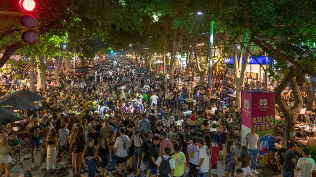 La Arístides festeja su séptimo aniversario con todo: dos escenarios con indie y electrónica imperdibles