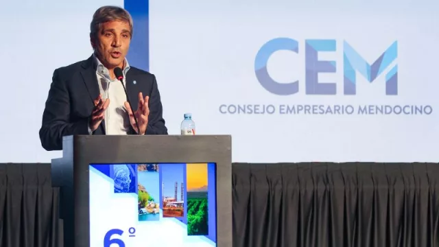 Caputo se planta en Mendoza: sin devaluación, con menos impuestos y más competencia para bajar precios