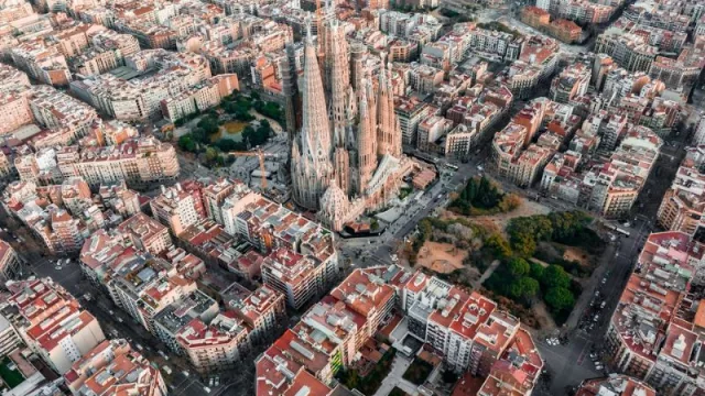 Sagrada Familia sigue siendo un foco de interés para inversores y residentes, con demanda y precios al alza