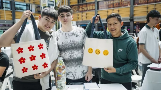 Aprender a emprender: el programa que propone crear un emprendimiento real en el aula abre sus inscripciones para escuelas