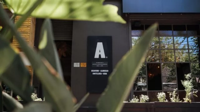 Auténtico se reinventa: un comeback con casa nueva (y equipo recargado) en la calle Sarmiento