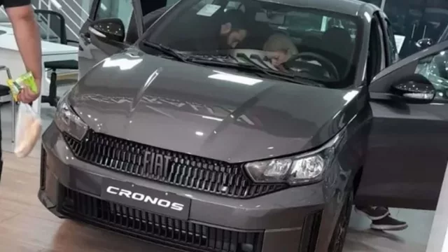 El nuevo Fiat Cronos 2025 ya se exhibe en concesionarios, sin presentación oficial
