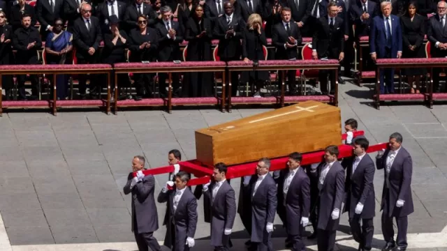 Análisis post funeral del Papa Francisco: Trump y los líderes mundiales rindieron homenaje en un funeral hito, que reescribe la Diplomacia Global