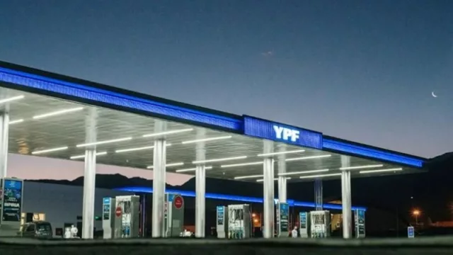 YPF bajará el precio del combustible y reafirma su apuesta por Vaca Muerta