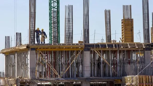 Neuquén encabeza el crecimiento del empleo registrado en Argentina pese al contexto nacional adverso