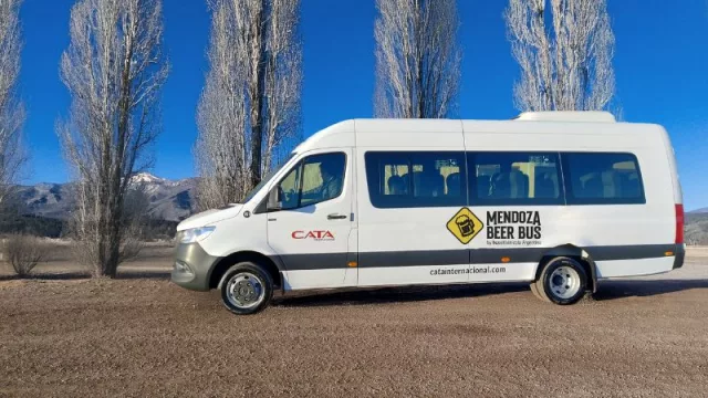 Llega el primer bus cervecero de Mendoza: así funciona el nuevo "Mendoza Beer Bus"