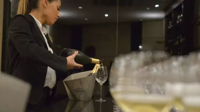 Capacitación en cata de vinos para trabajadores gastronómicos y hoteleros